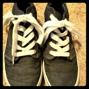 Cherokee denim canvas tennis shoes size 3(big boys